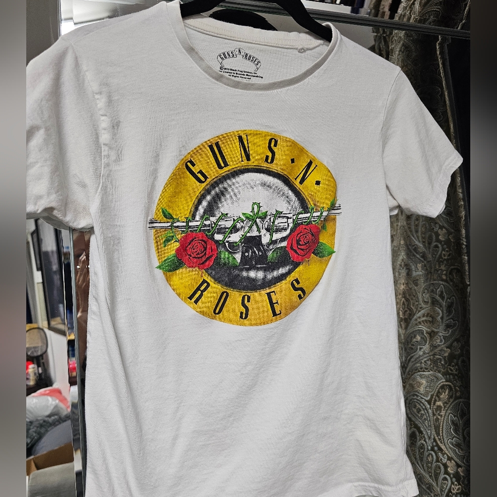 Guns and roses tee